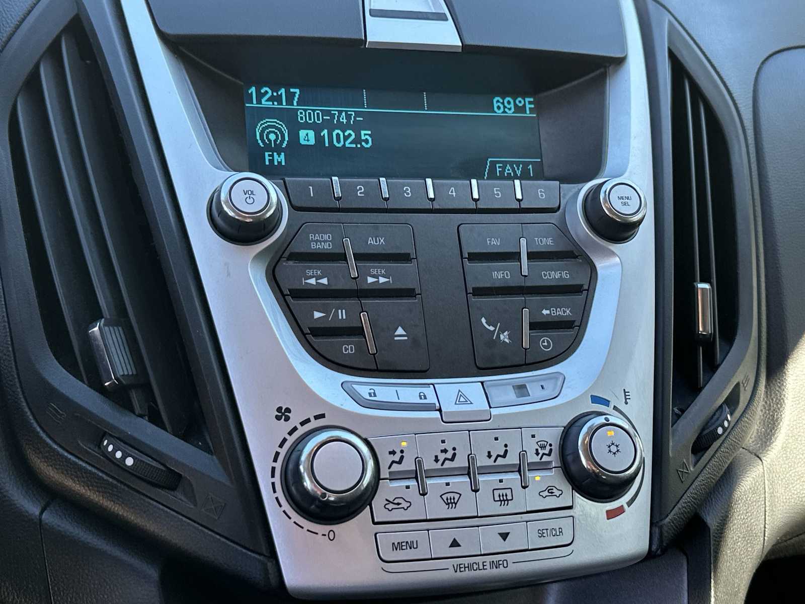 Thumbnail: 2011 Chevrolet Equinox - 22