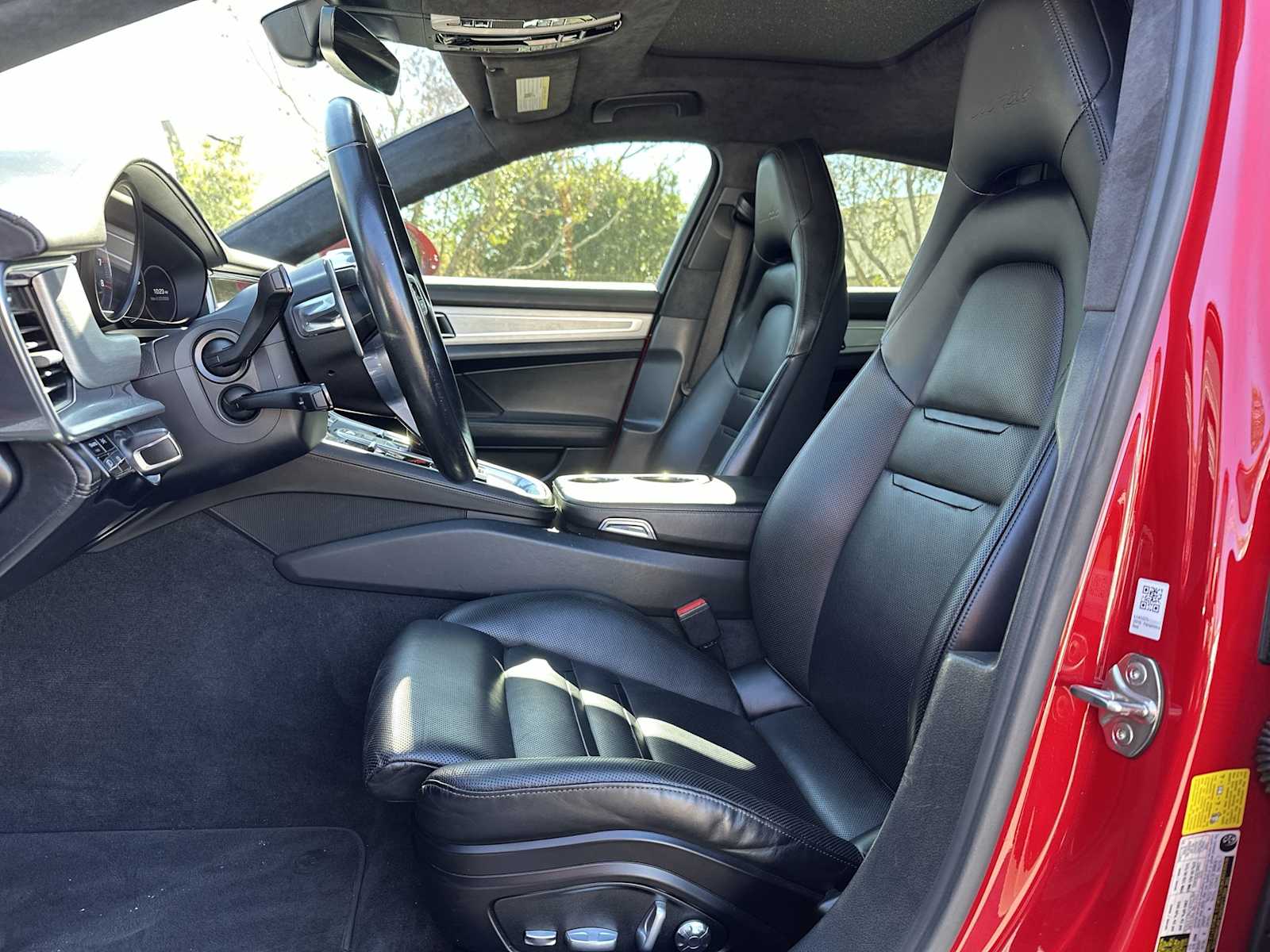 Thumbnail: 2018 Porsche Panamera - 15