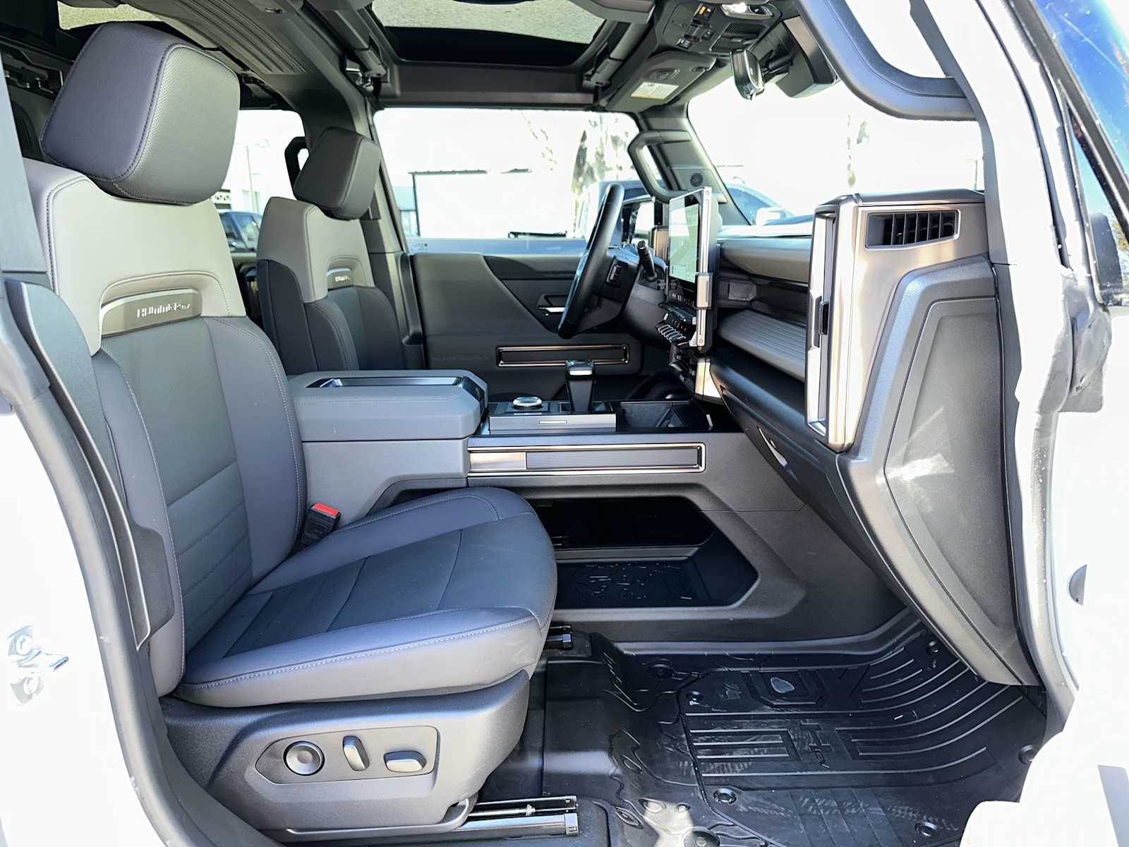 Thumbnail: 2025 GMC Hummer EV - 19