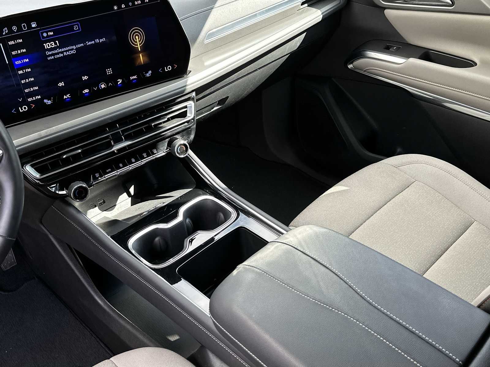 Thumbnail: 2025 Chevrolet Traverse - 21