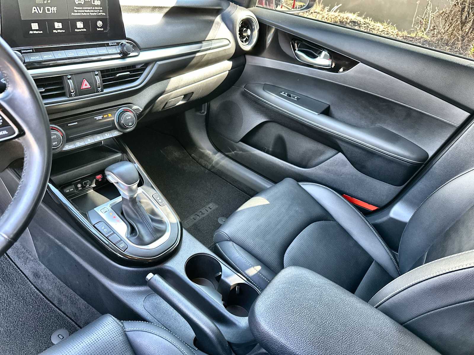 Thumbnail: 2020 Kia Forte - 21