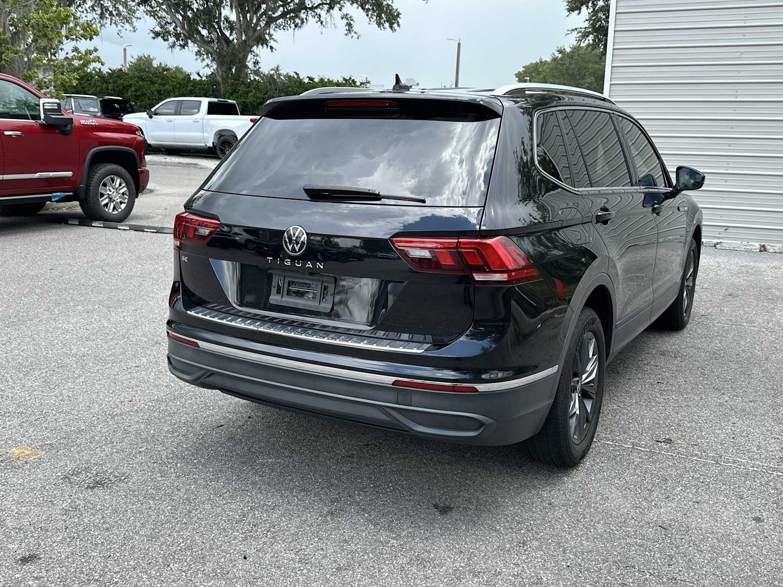 Thumbnail: 2023 Volkswagen Tiguan - 6