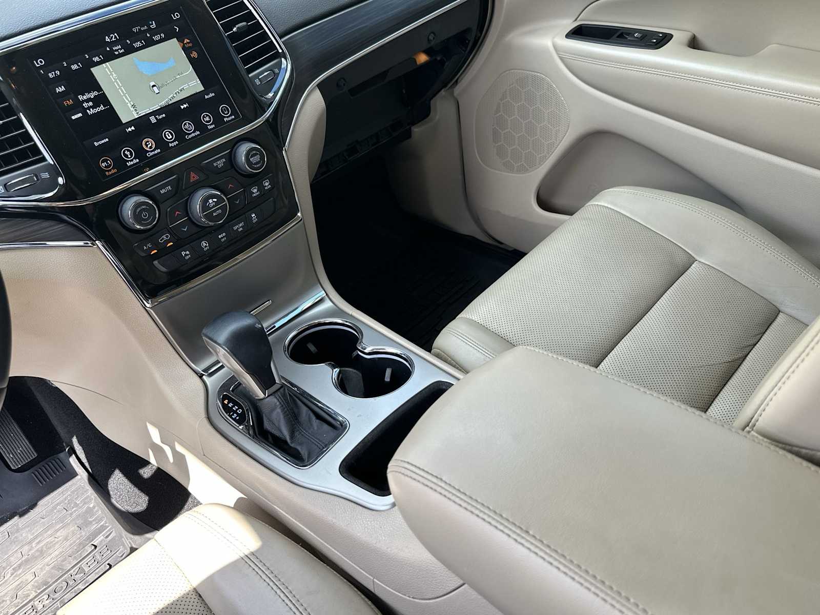 Thumbnail: 2019 Jeep Grand Cherokee - 21