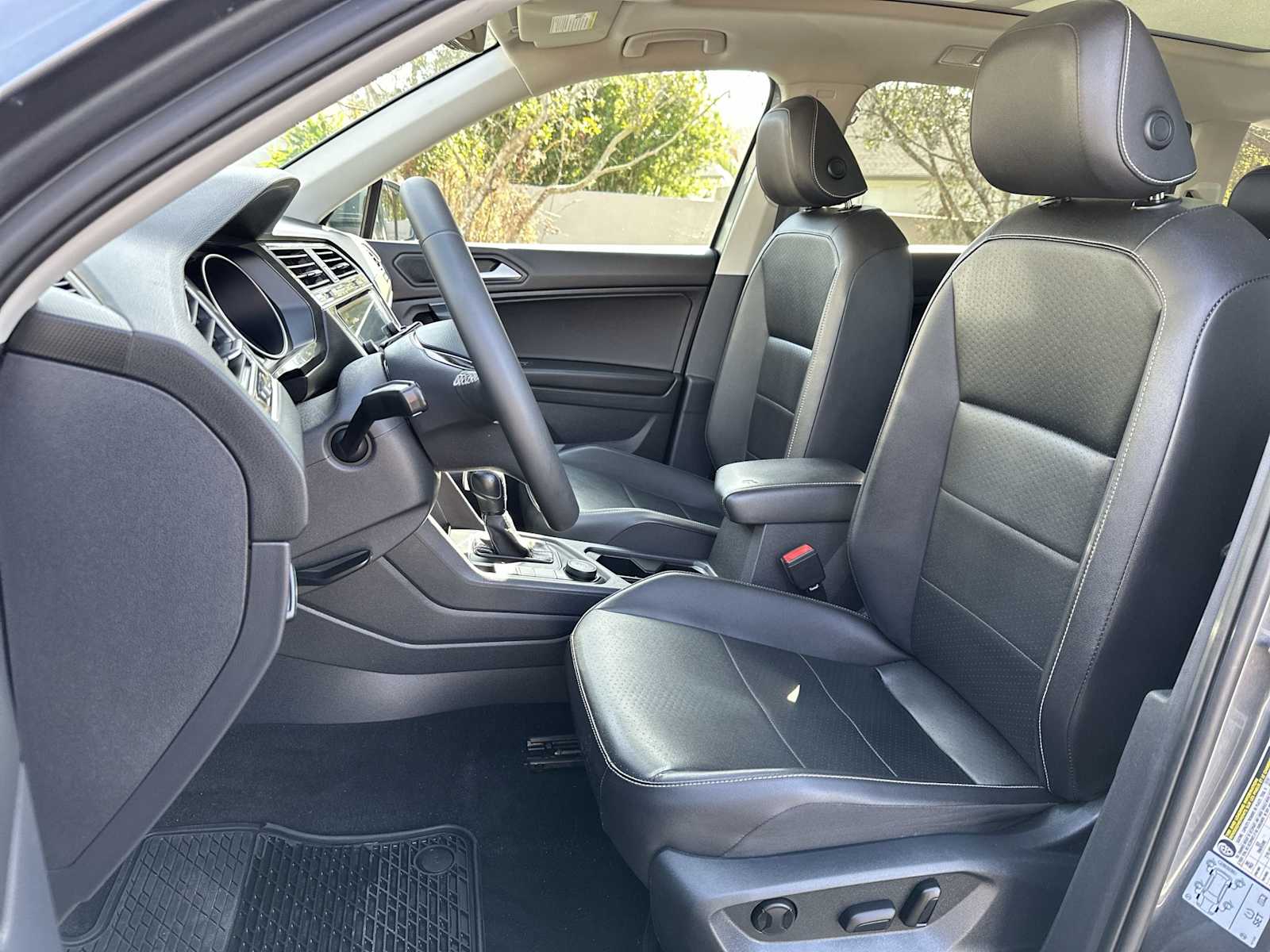 Thumbnail: 2021 Volkswagen Tiguan - 15