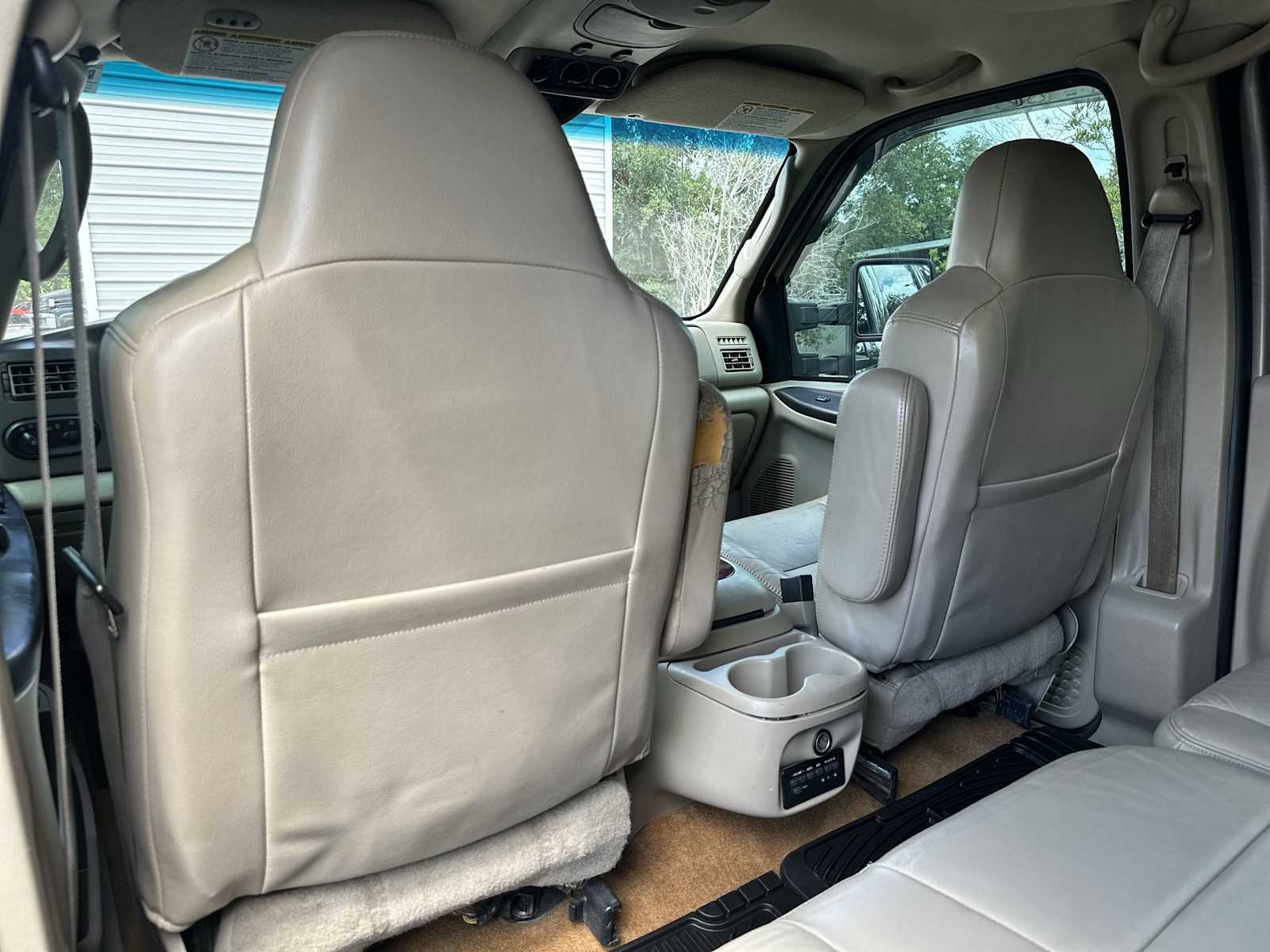 Thumbnail: 2005 Ford Excursion - 16