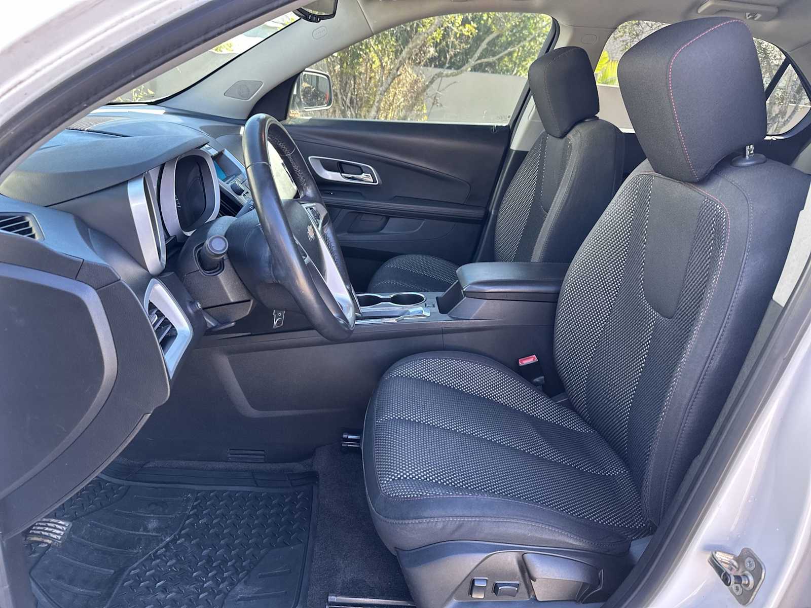 Thumbnail: 2011 Chevrolet Equinox - 15