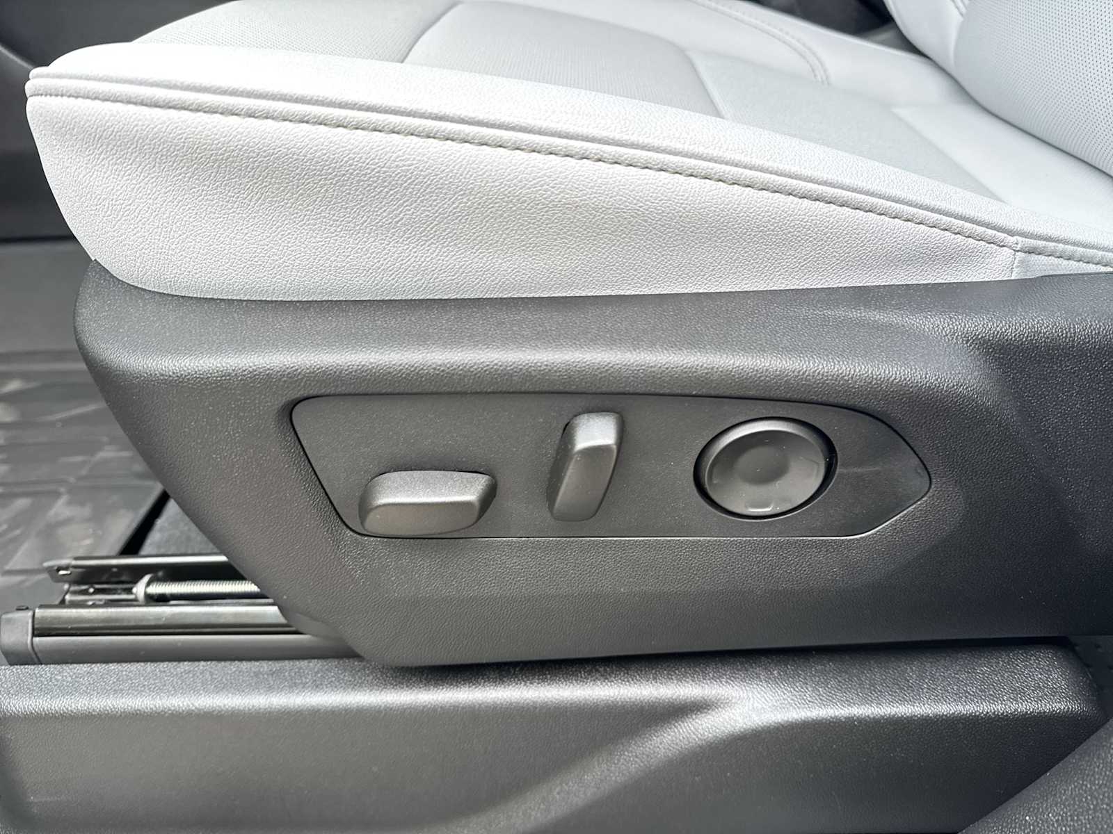 Thumbnail: 2025 Chevrolet Suburban - 21