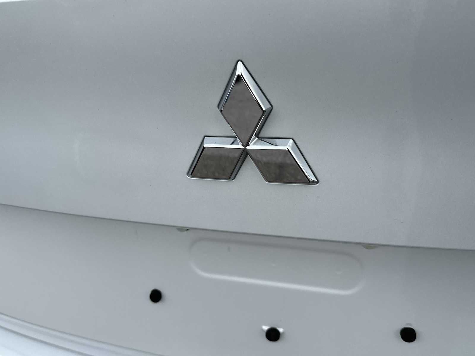 Thumbnail: 2024 Mitsubishi Outlander - 10
