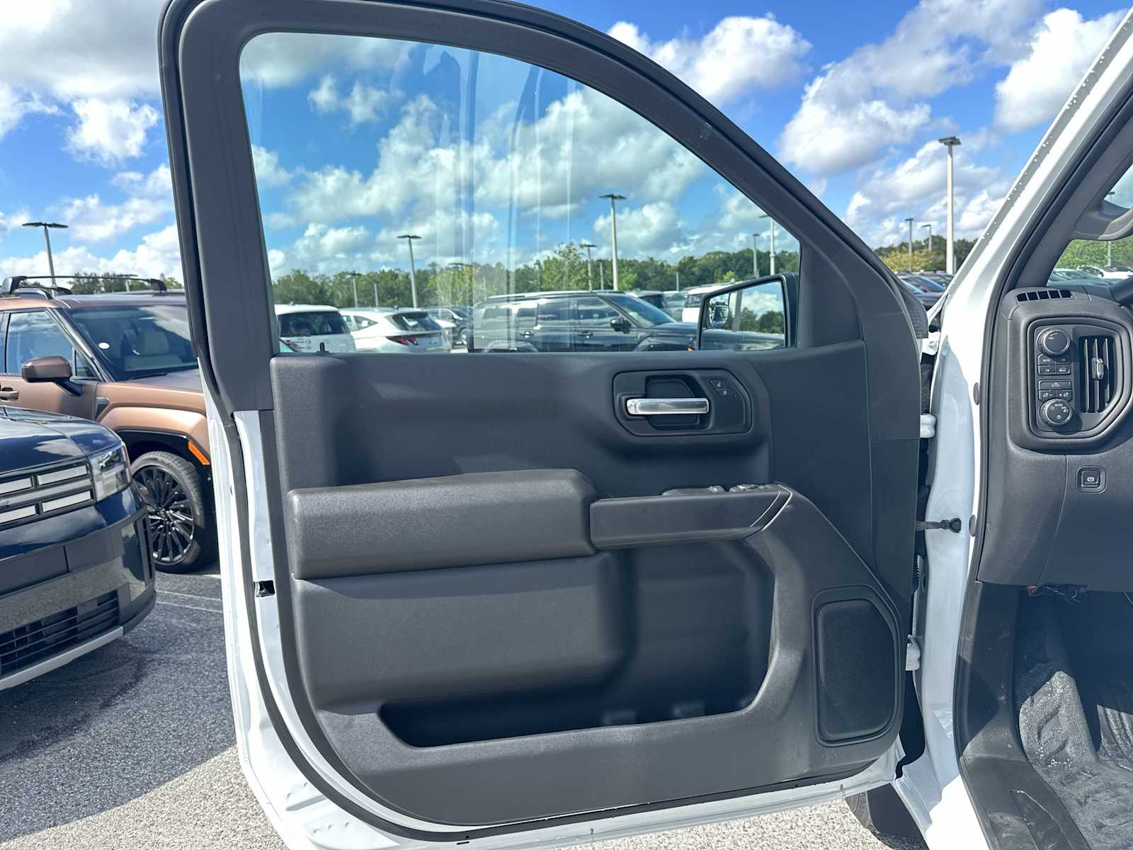 Thumbnail: 2025 Chevrolet Silverado 1500 - 17