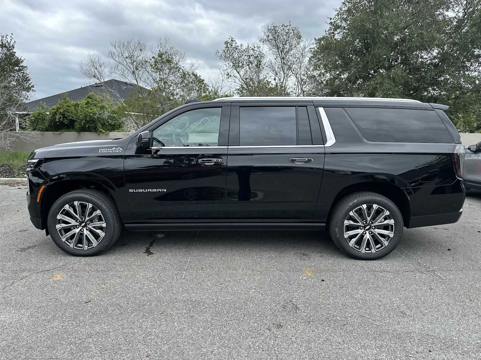 Thumbnail: 2026 Chevrolet Suburban - 3