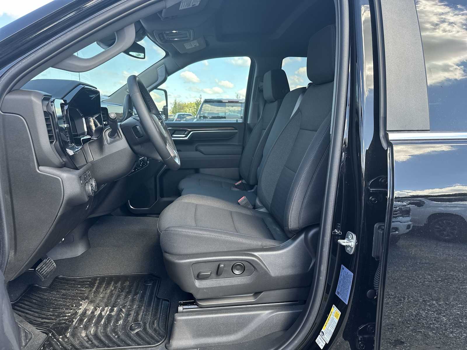 Thumbnail: 2025 Chevrolet Silverado 2500 - 2