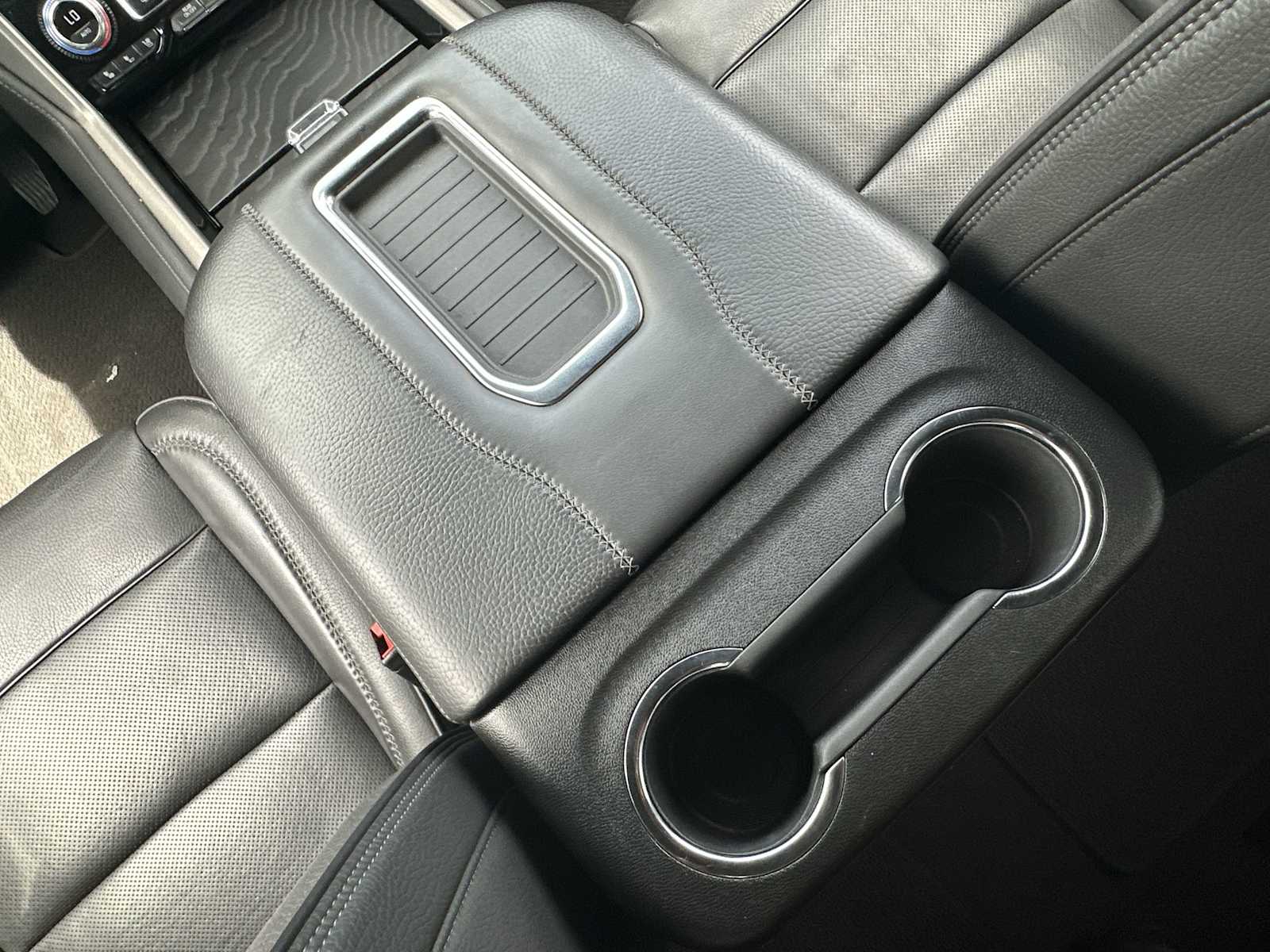 Thumbnail: 2024 GMC Yukon XL - 21