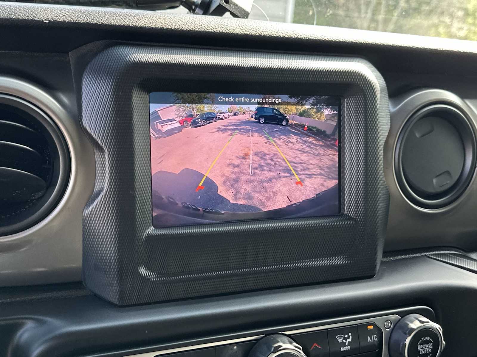 Thumbnail: 2019 Jeep Wrangler - 22