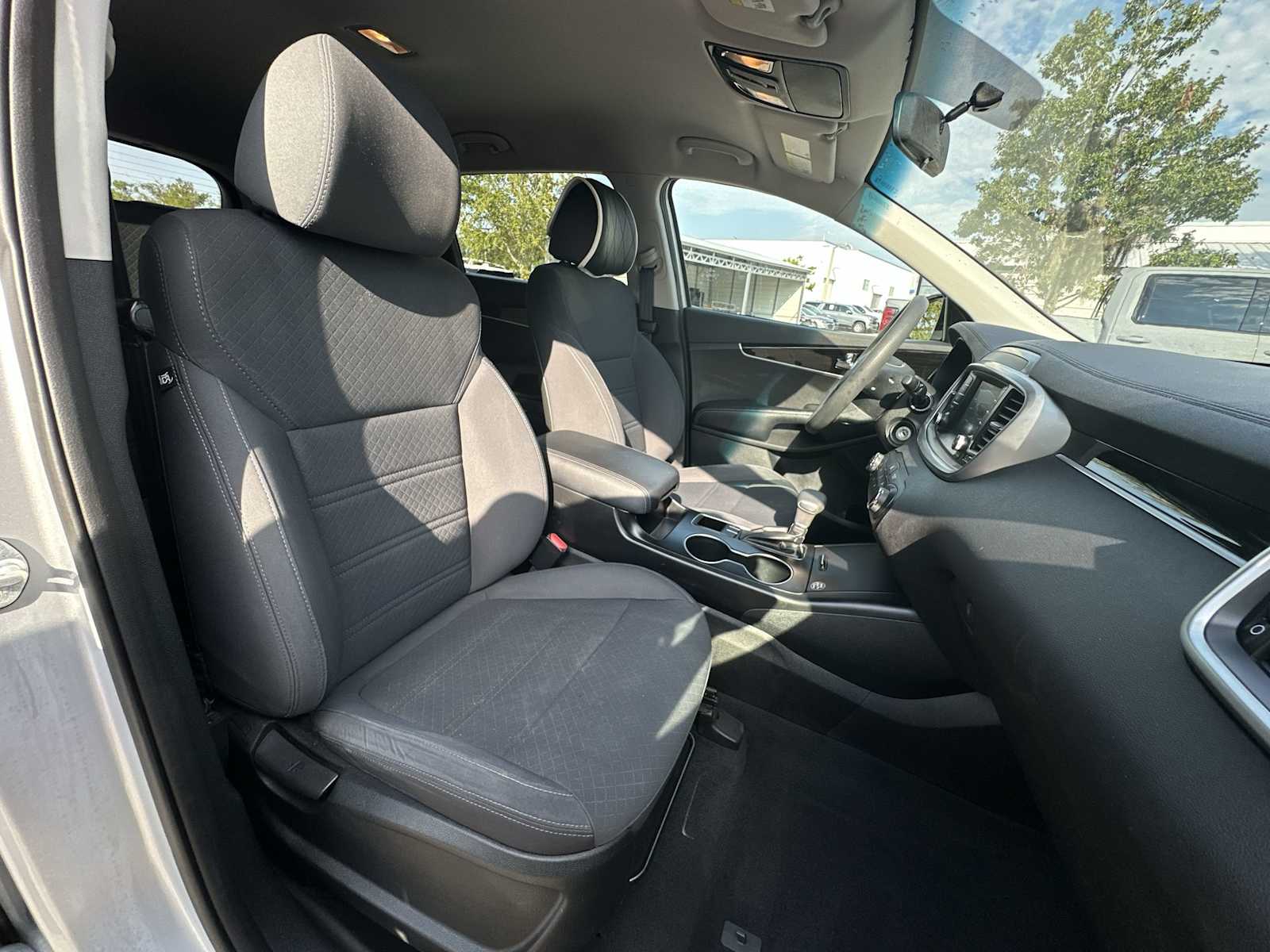 Thumbnail: 2019 Kia Sorento - 19