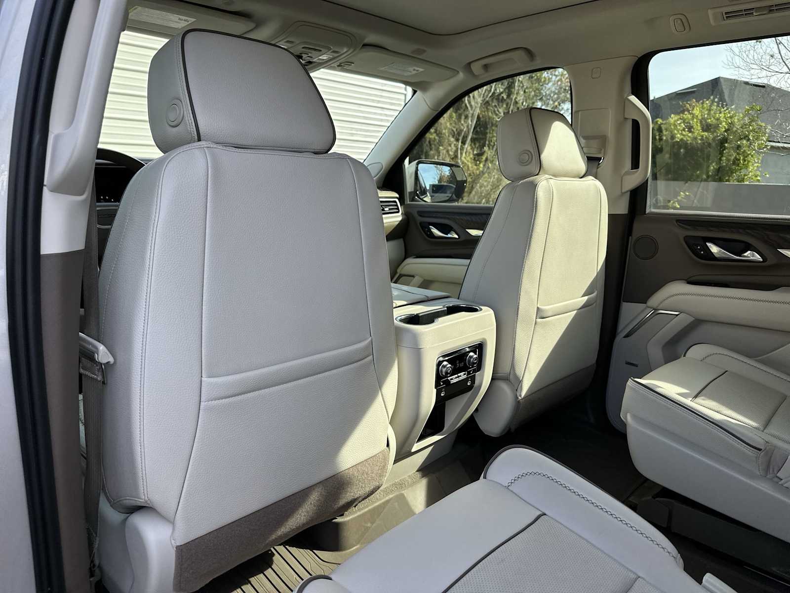 Thumbnail: 2023 GMC Yukon XL - 16