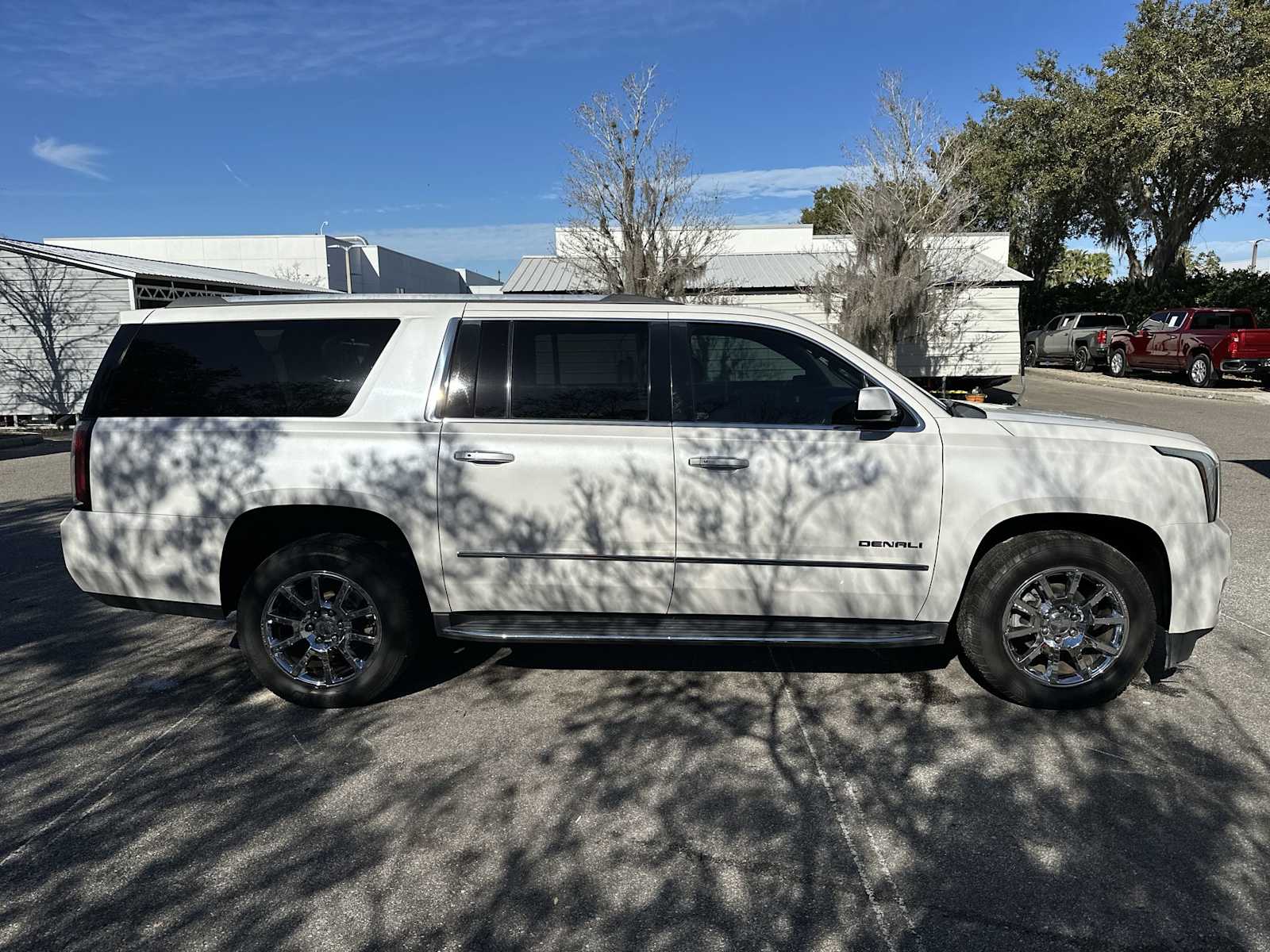 Thumbnail: 2019 GMC Yukon XL - 7