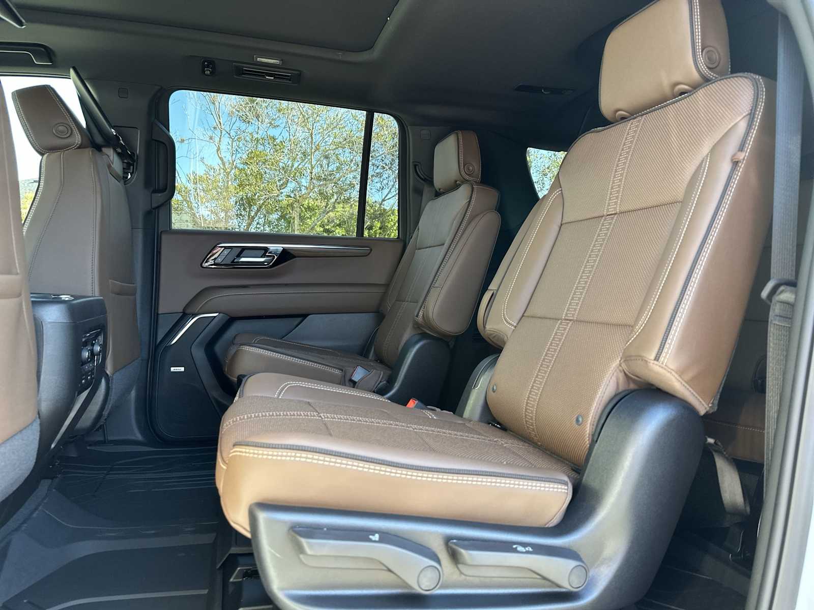 Thumbnail: 2026 Chevrolet Suburban - 18