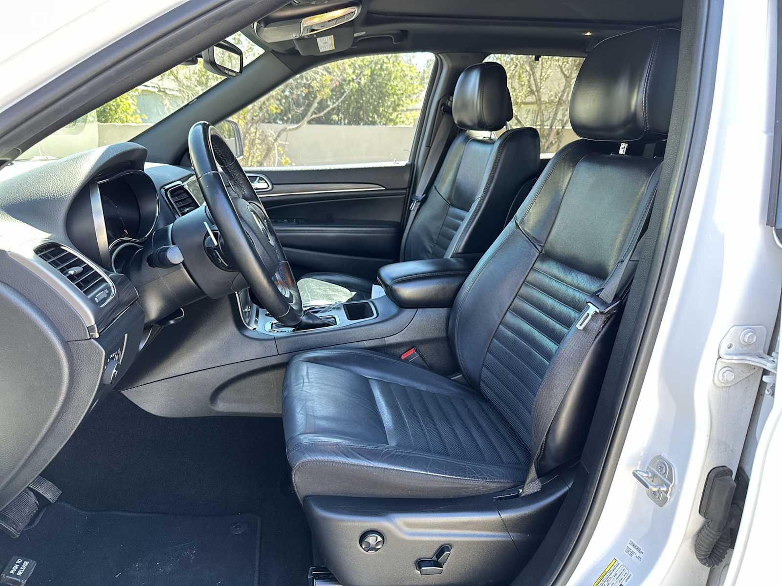 Thumbnail: 2020 Jeep Grand Cherokee - 15