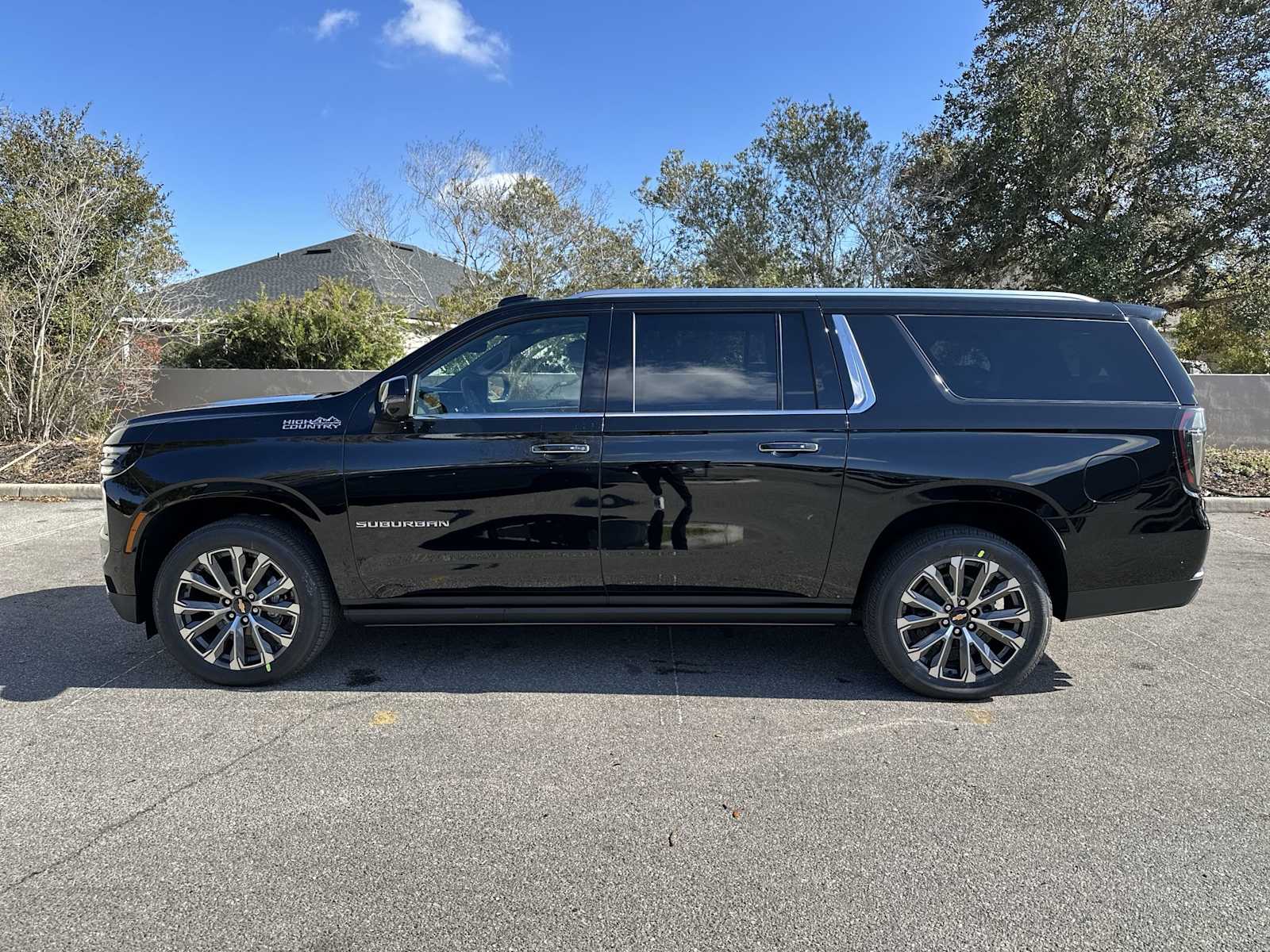 Thumbnail: 2026 Chevrolet Suburban - 3