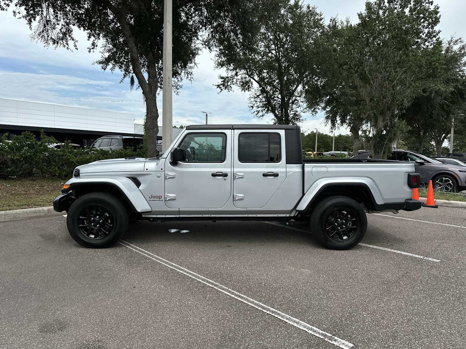 Thumbnail: 2023 Jeep Gladiator - 3