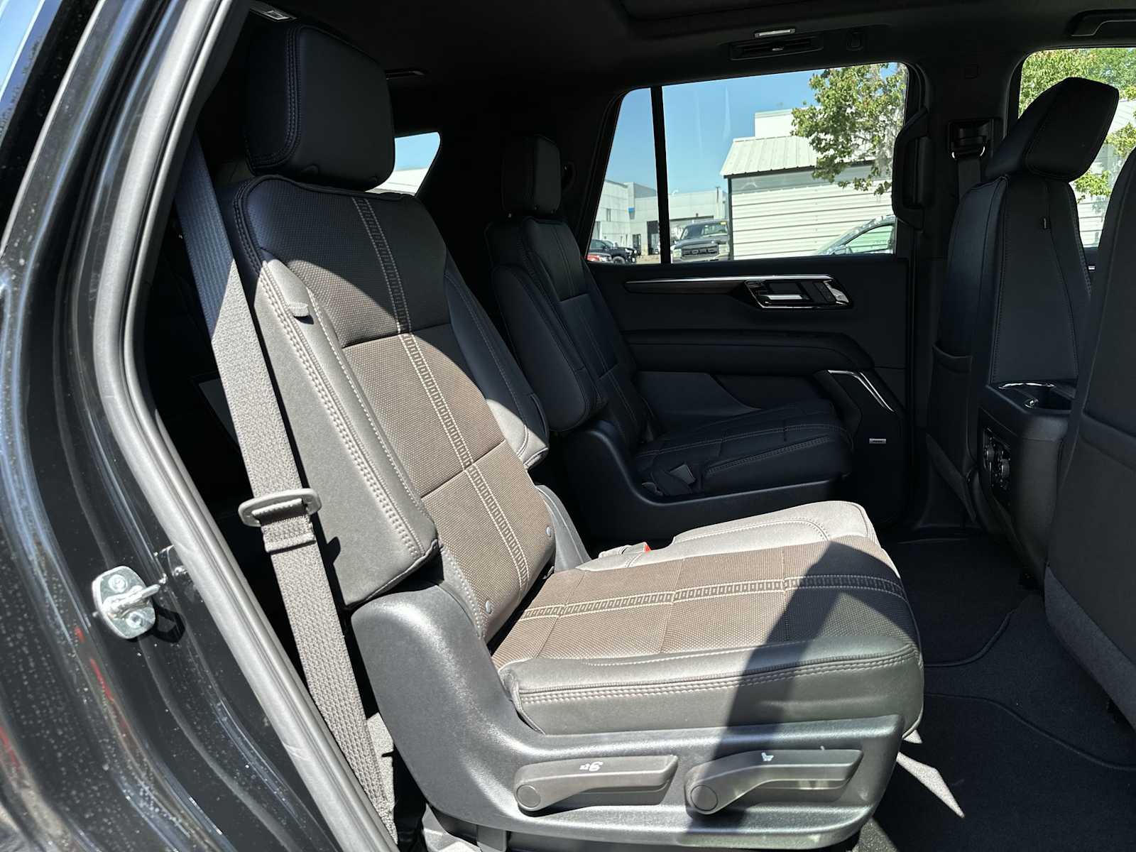 Thumbnail: 2026 Chevrolet Tahoe - 18