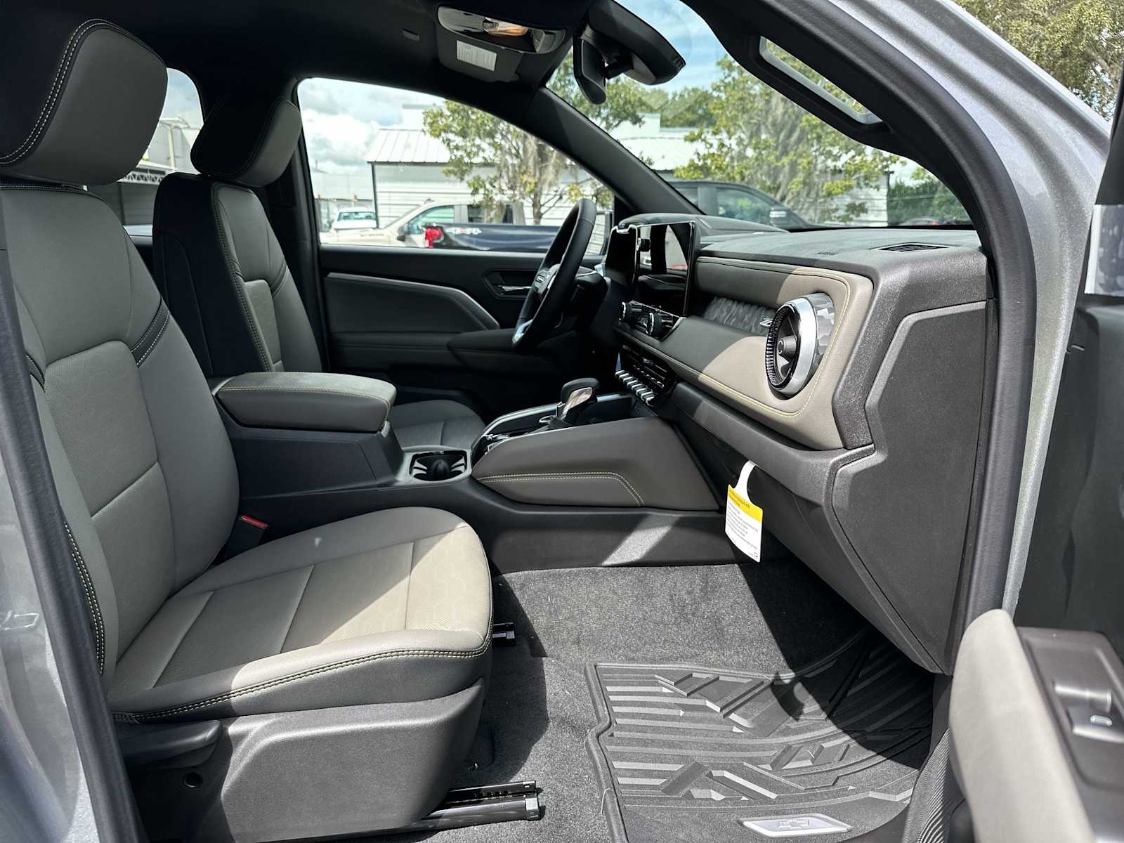 Thumbnail: 2026 Chevrolet Colorado - 19