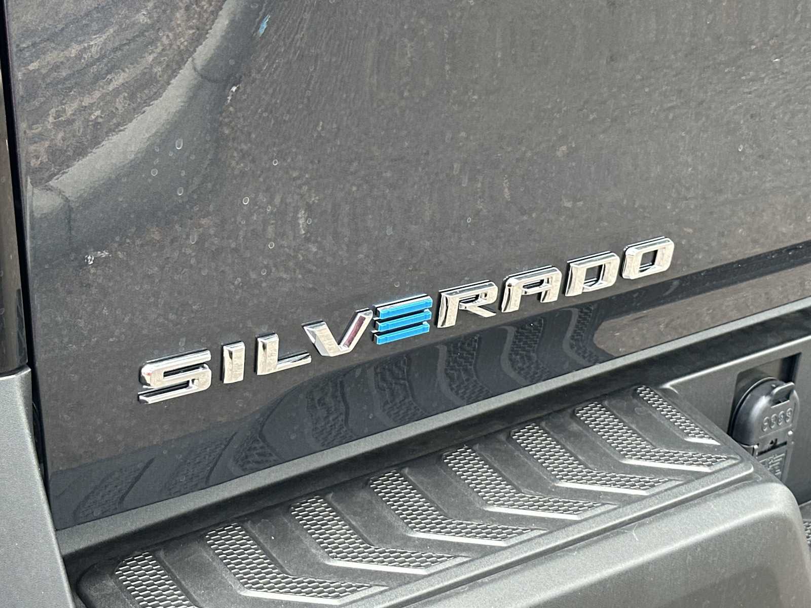 Thumbnail: 2026 Chevrolet Silverado EV - 11