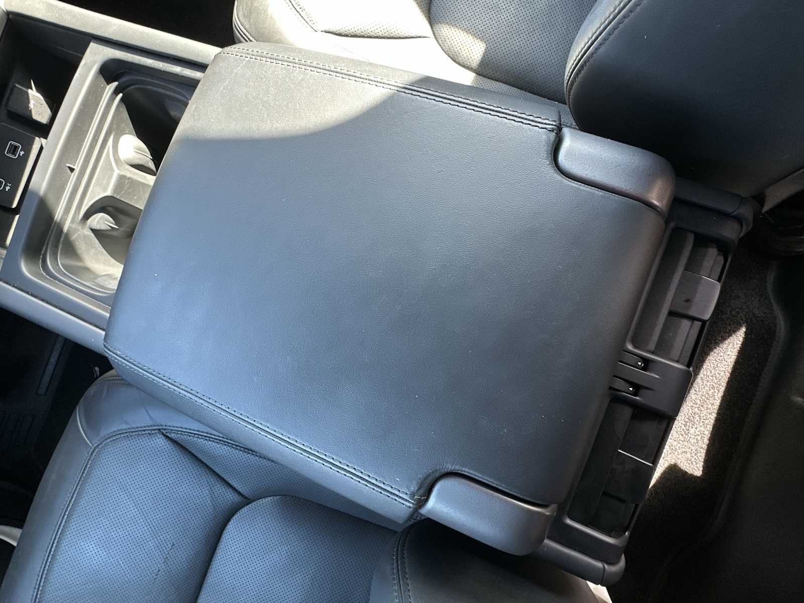 Thumbnail: 2024 Land Rover Defender - 21