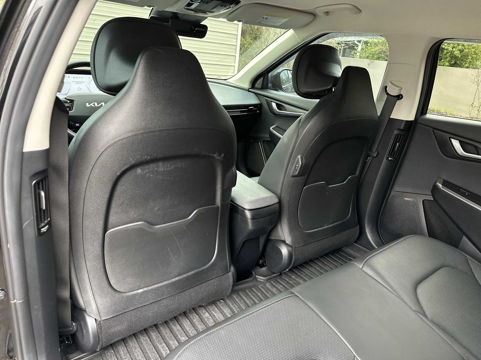 Thumbnail: 2022 Kia EV6 - 16