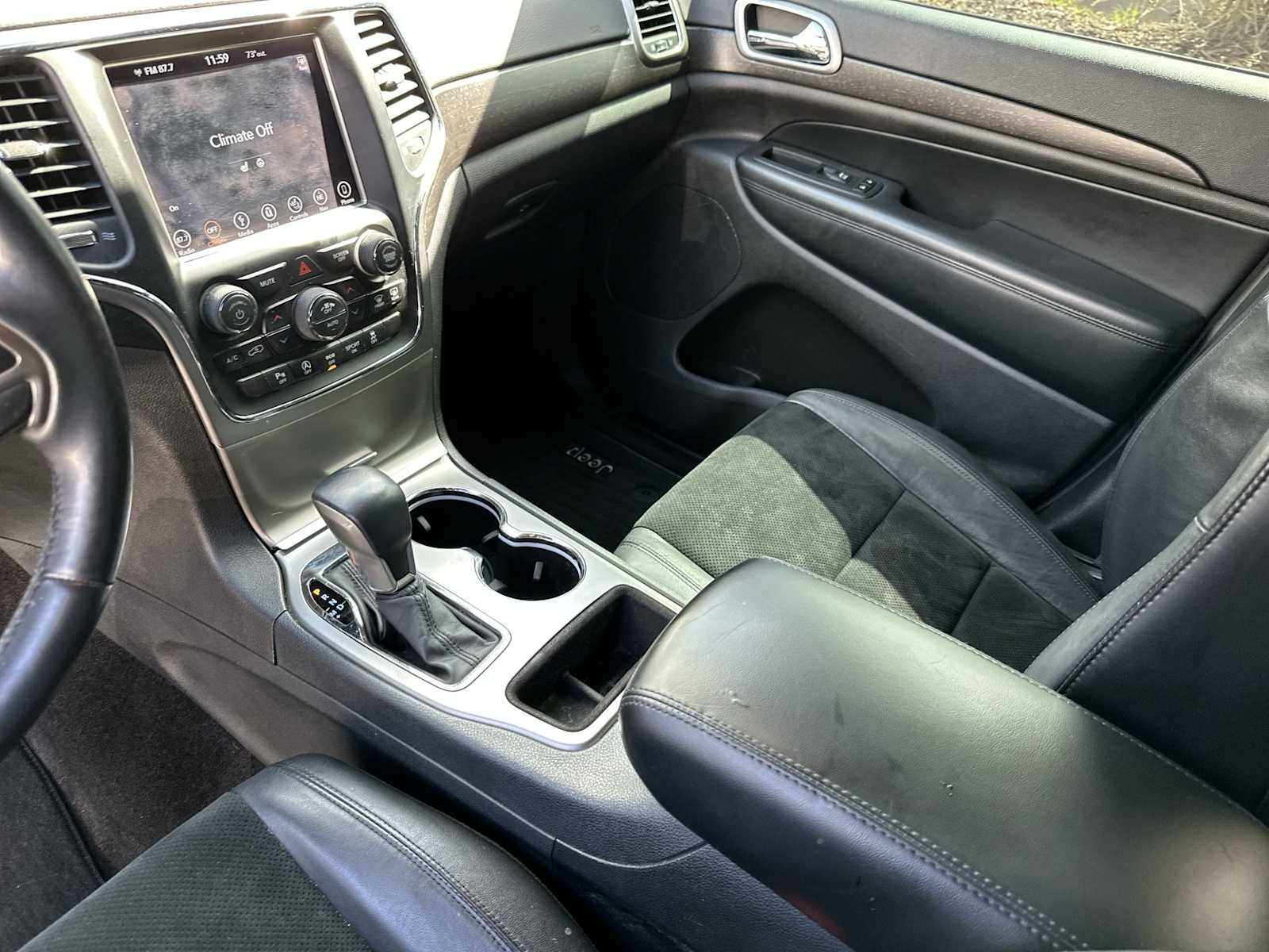 Thumbnail: 2018 Jeep Grand Cherokee - 21