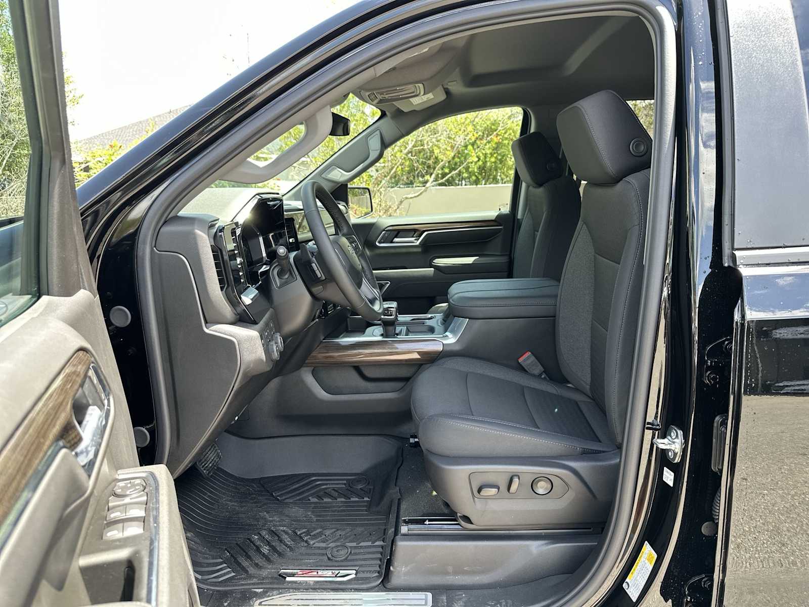 Thumbnail: 2026 Chevrolet Silverado 1500 - 2