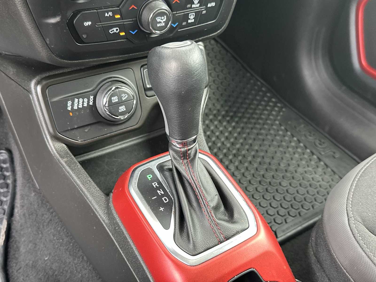 Thumbnail: 2022 Jeep Renegade - 24