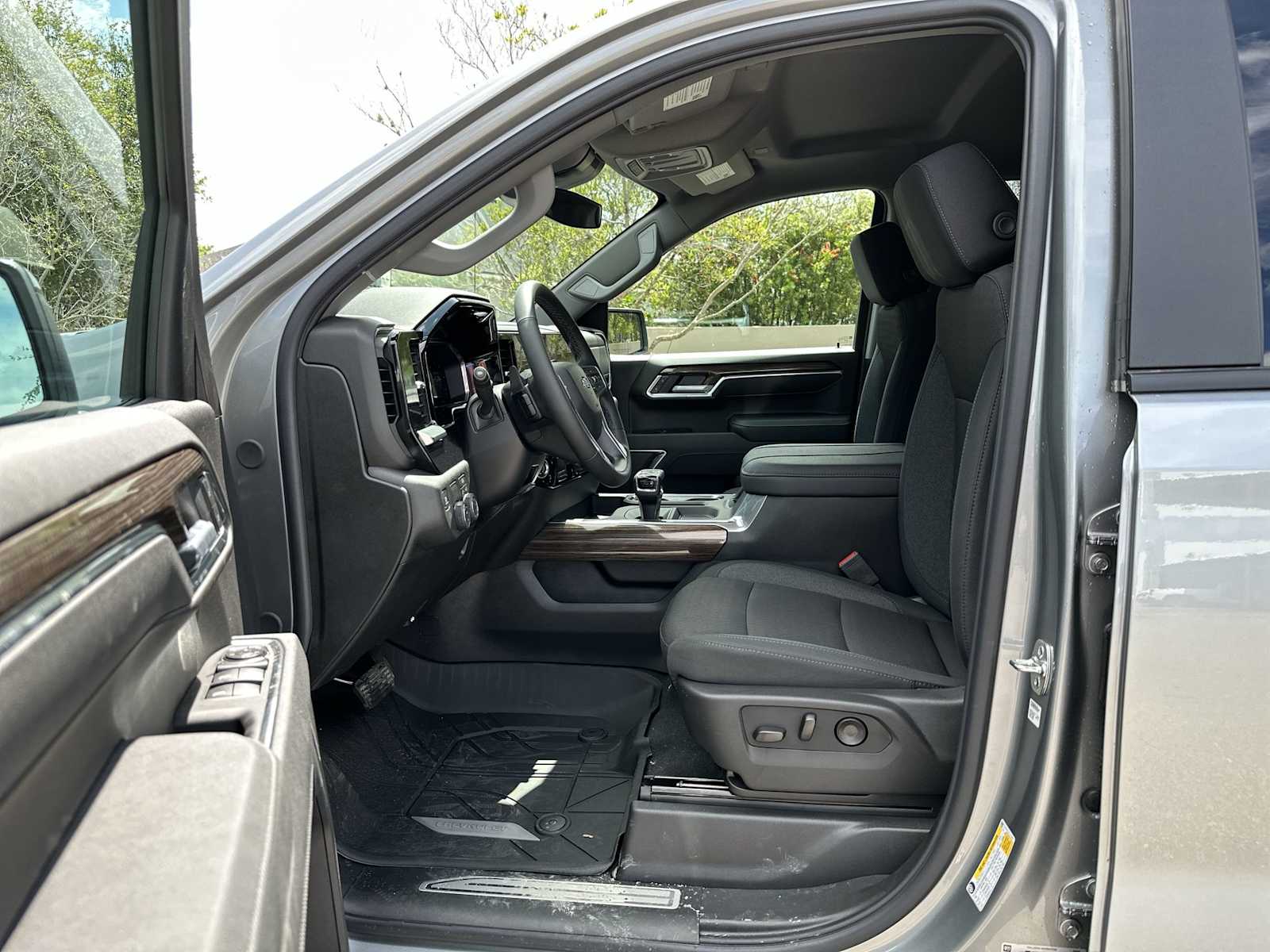 Thumbnail: 2026 Chevrolet Silverado 1500 - 2