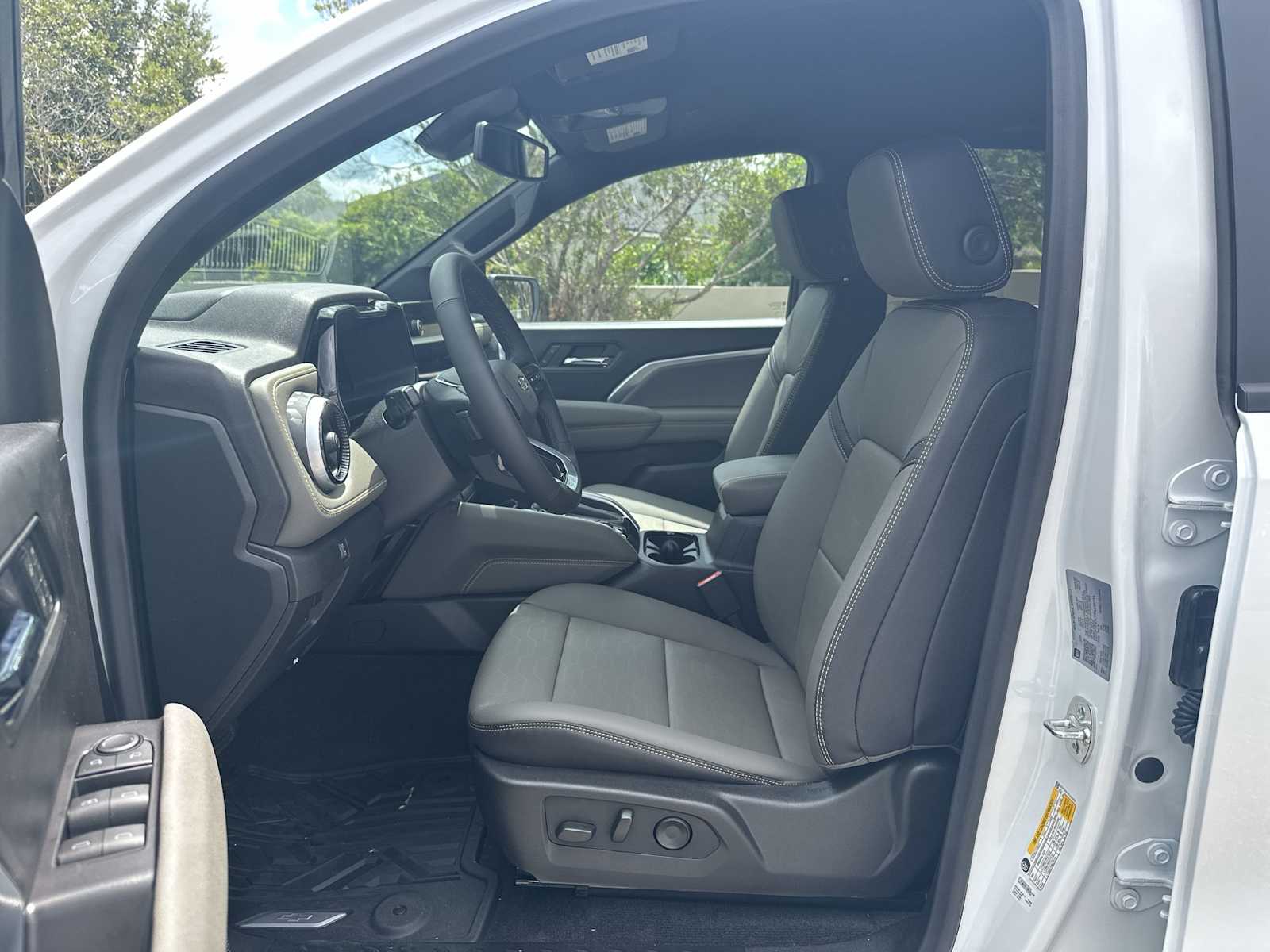 Thumbnail: 2026 Chevrolet Colorado - 2