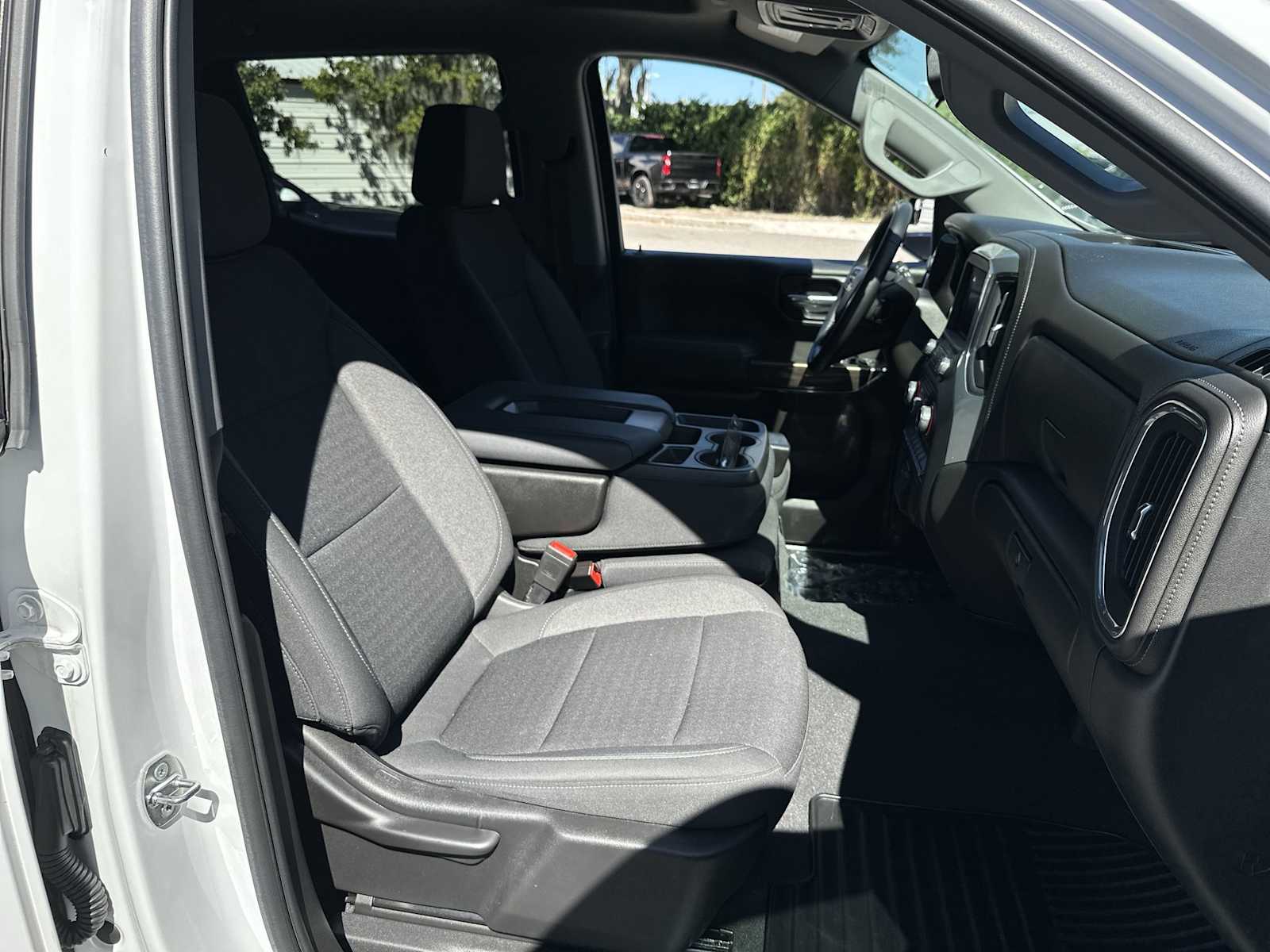 Thumbnail: 2022 Chevrolet Silverado 1500 - 19