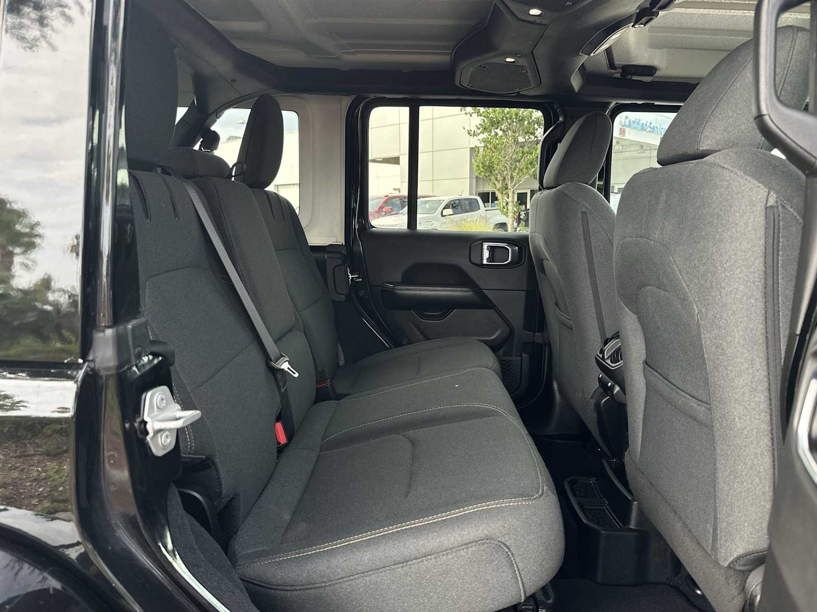 2024 Jeep Wrangler Sahara 18