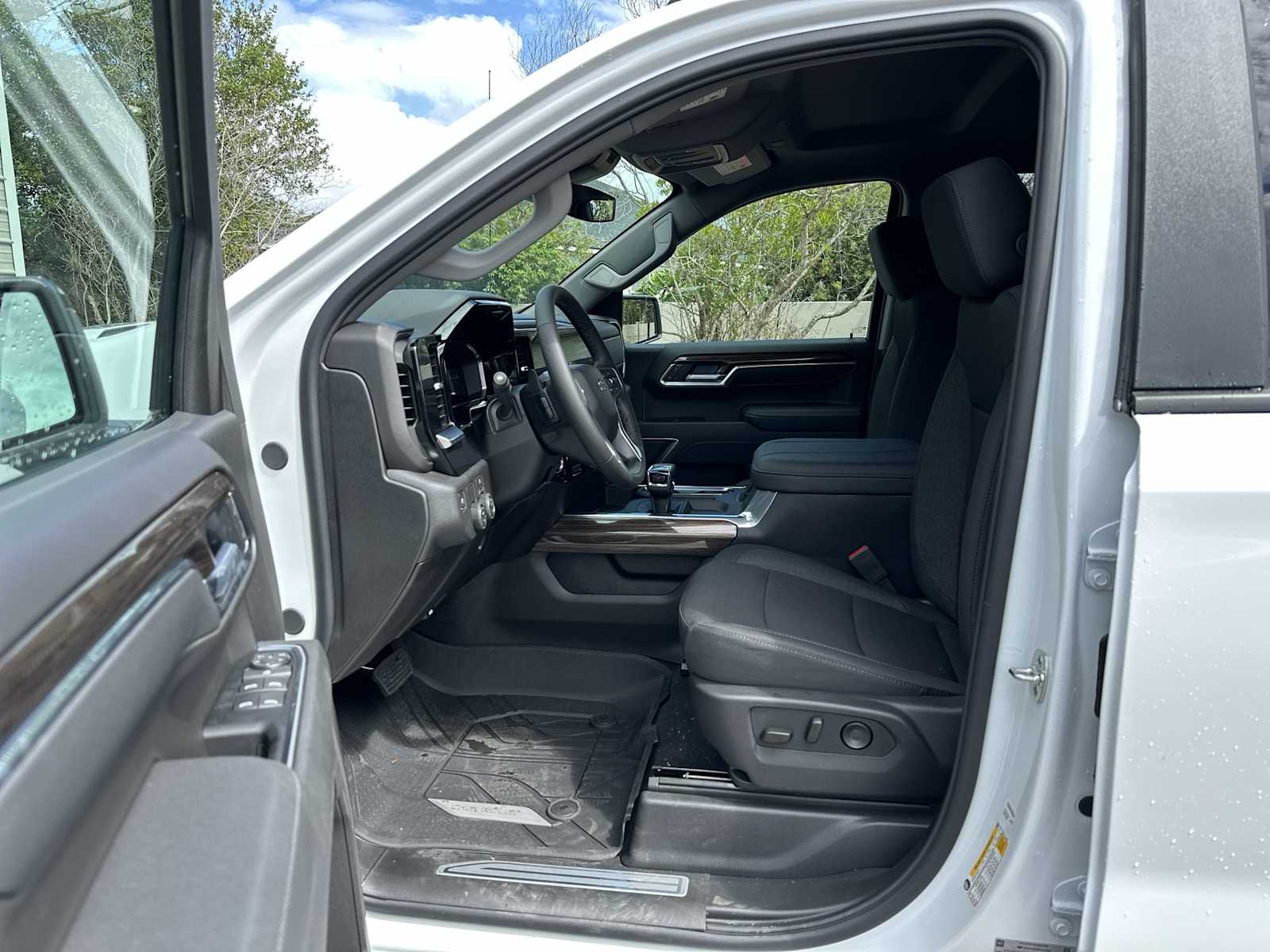 Thumbnail: 2026 Chevrolet Silverado 1500 - 3