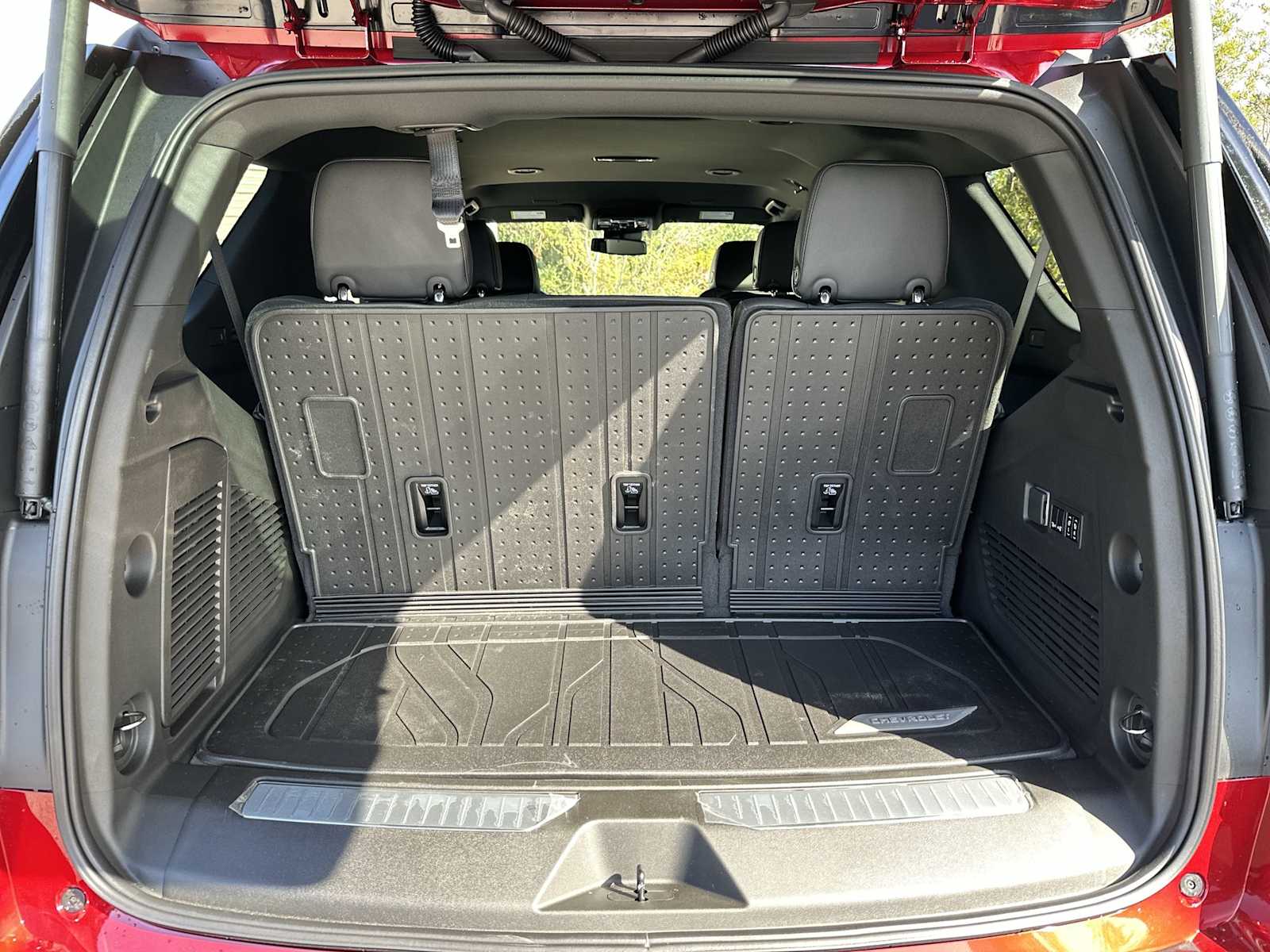 Thumbnail: 2026 Chevrolet Tahoe - 25