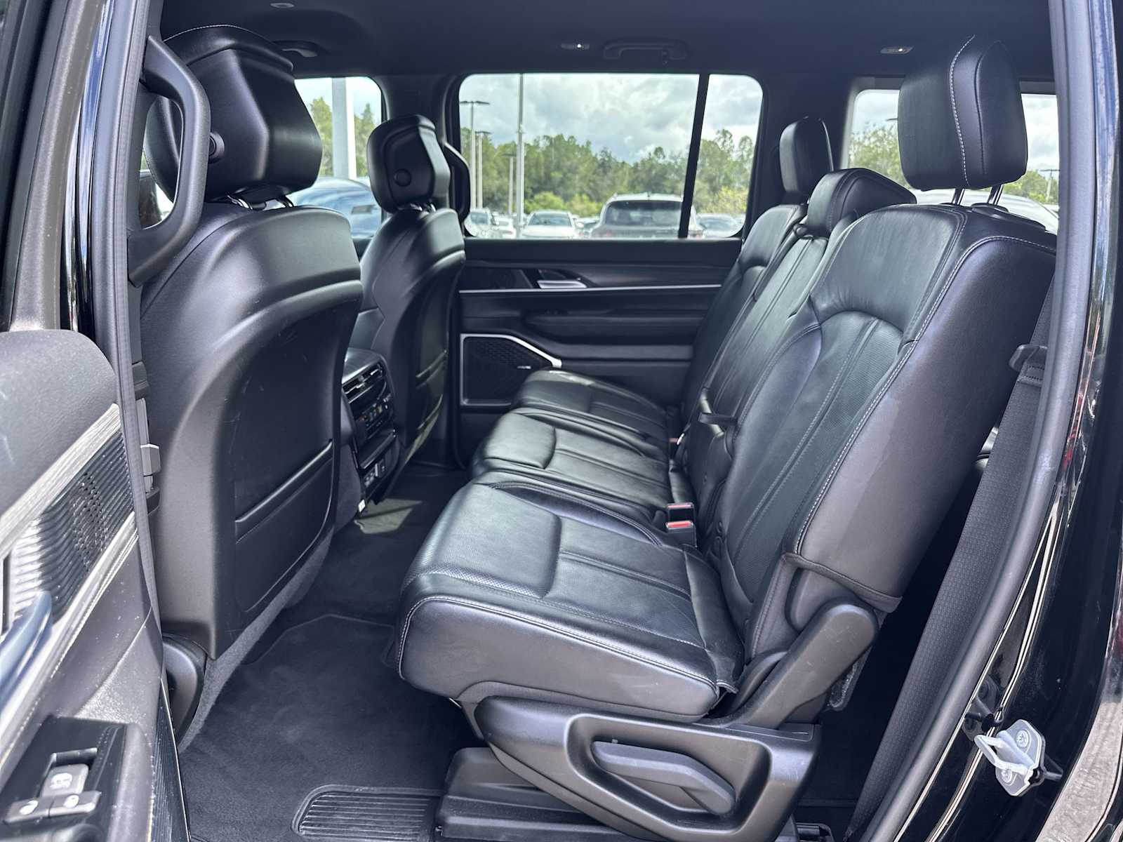 Thumbnail: 2023 Jeep Wagoneer - 17