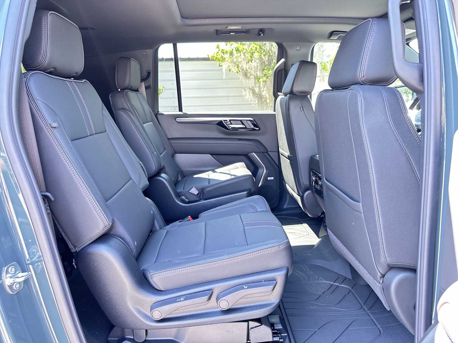 Thumbnail: 2026 Chevrolet Suburban - 18