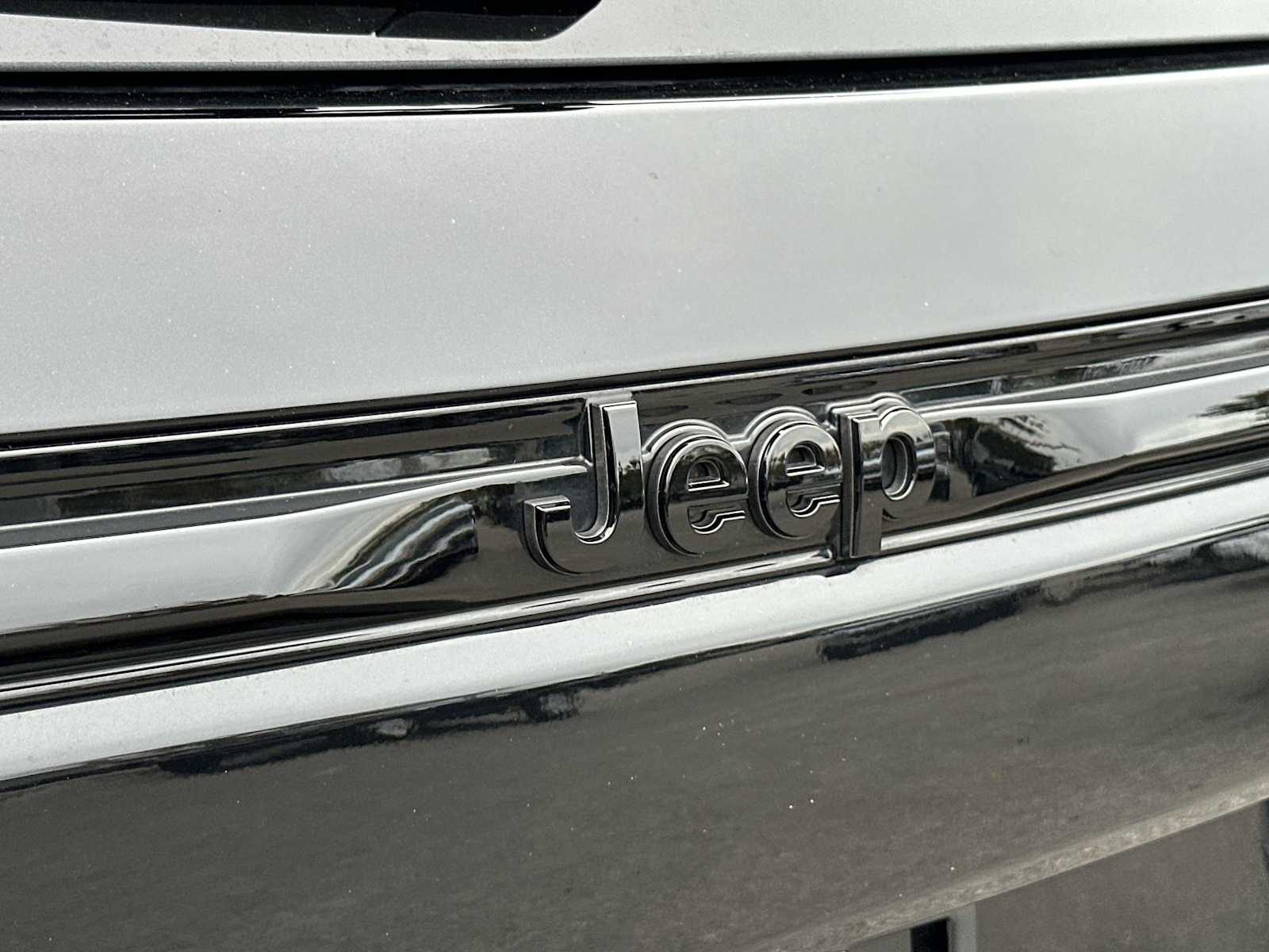 Thumbnail: 2024 Jeep Grand Cherokee - 10