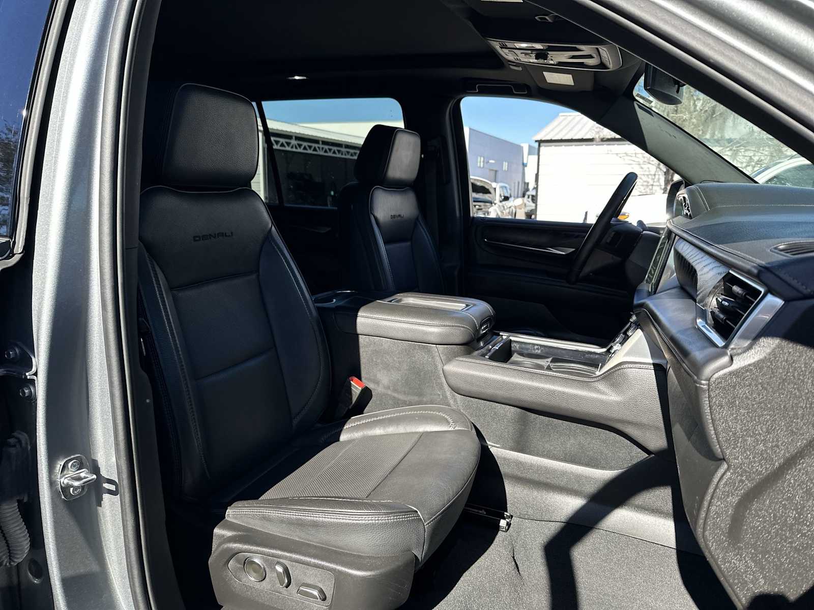 Thumbnail: 2024 GMC Yukon XL - 19