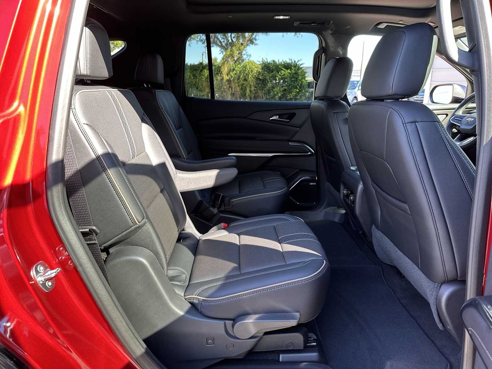 Thumbnail: 2025 Chevrolet Traverse - 18