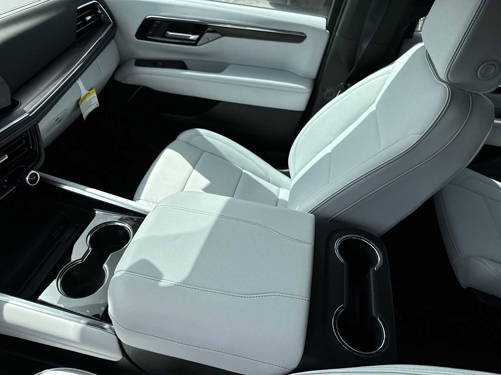 Thumbnail: 2025 Chevrolet Suburban - 21