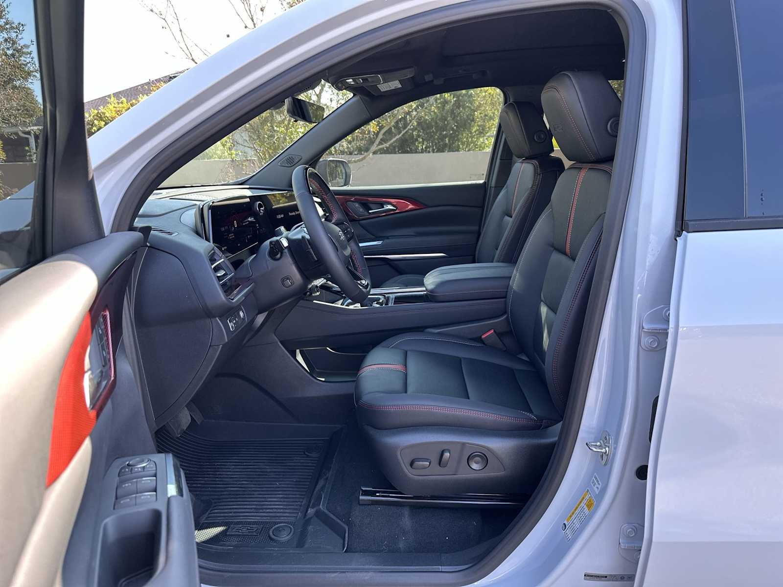 Thumbnail: 2026 Chevrolet Traverse - 2