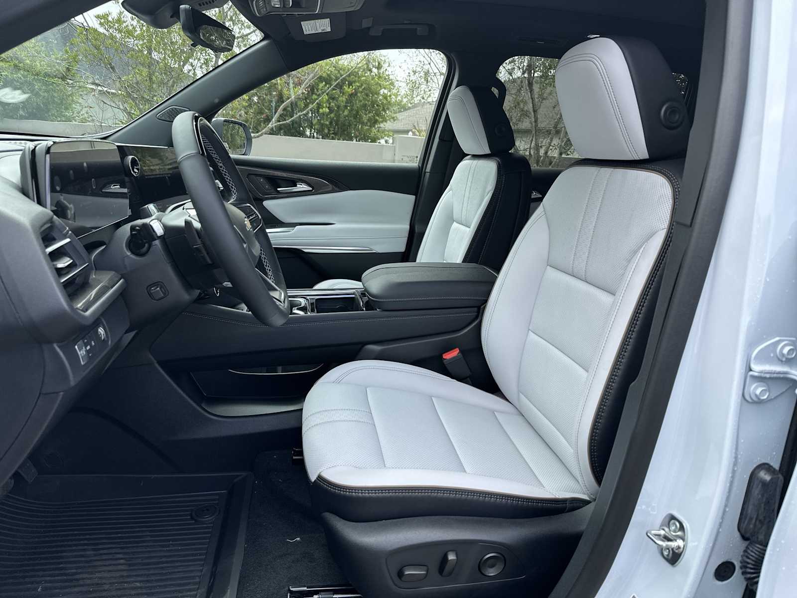 Thumbnail: 2026 Chevrolet Traverse - 16