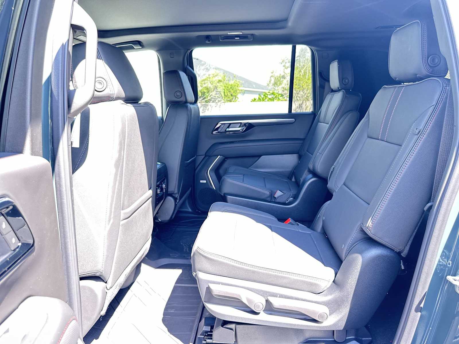 Thumbnail: 2026 Chevrolet Suburban - 17