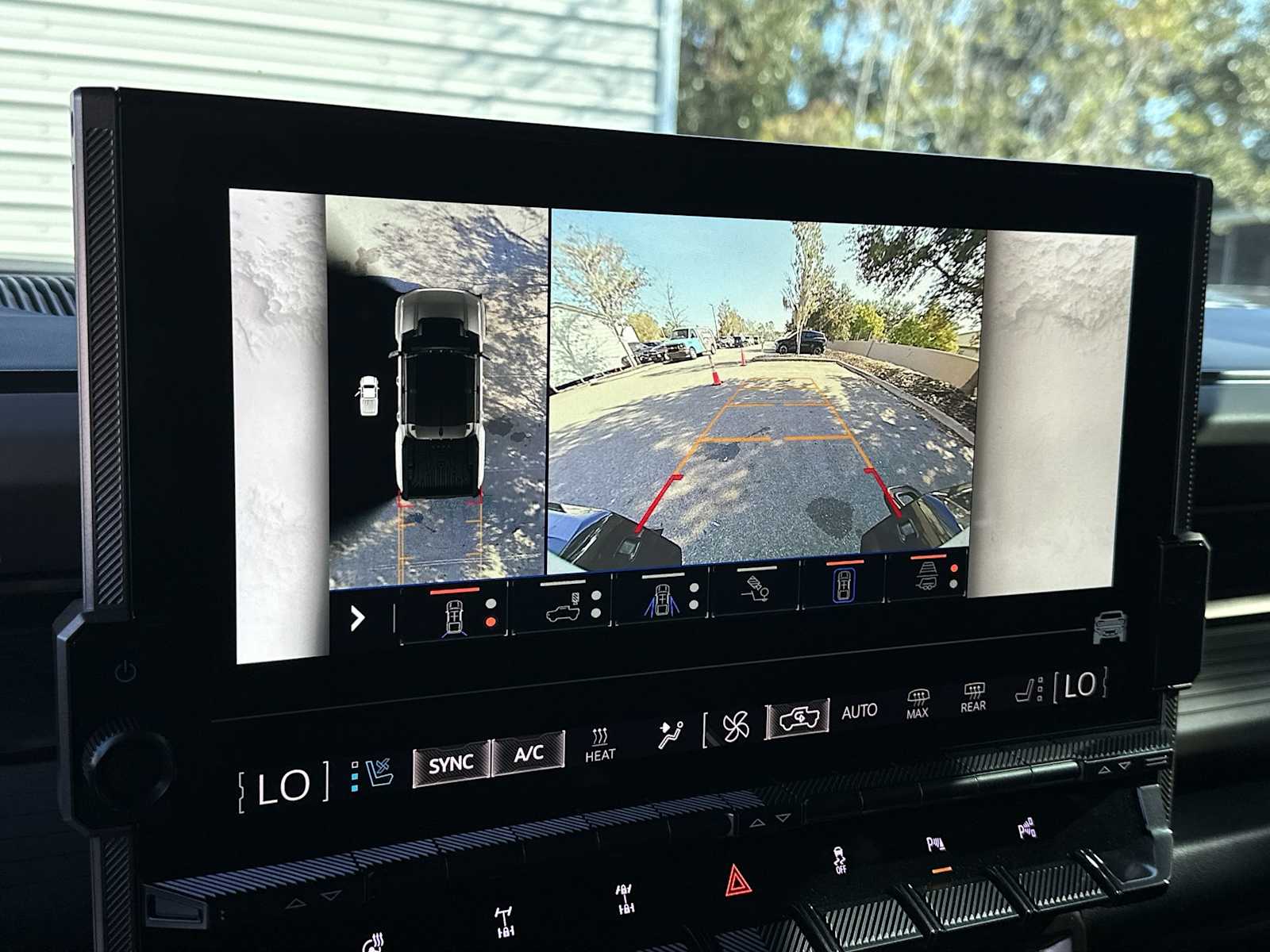 Thumbnail: 2025 GMC Hummer EV - 22