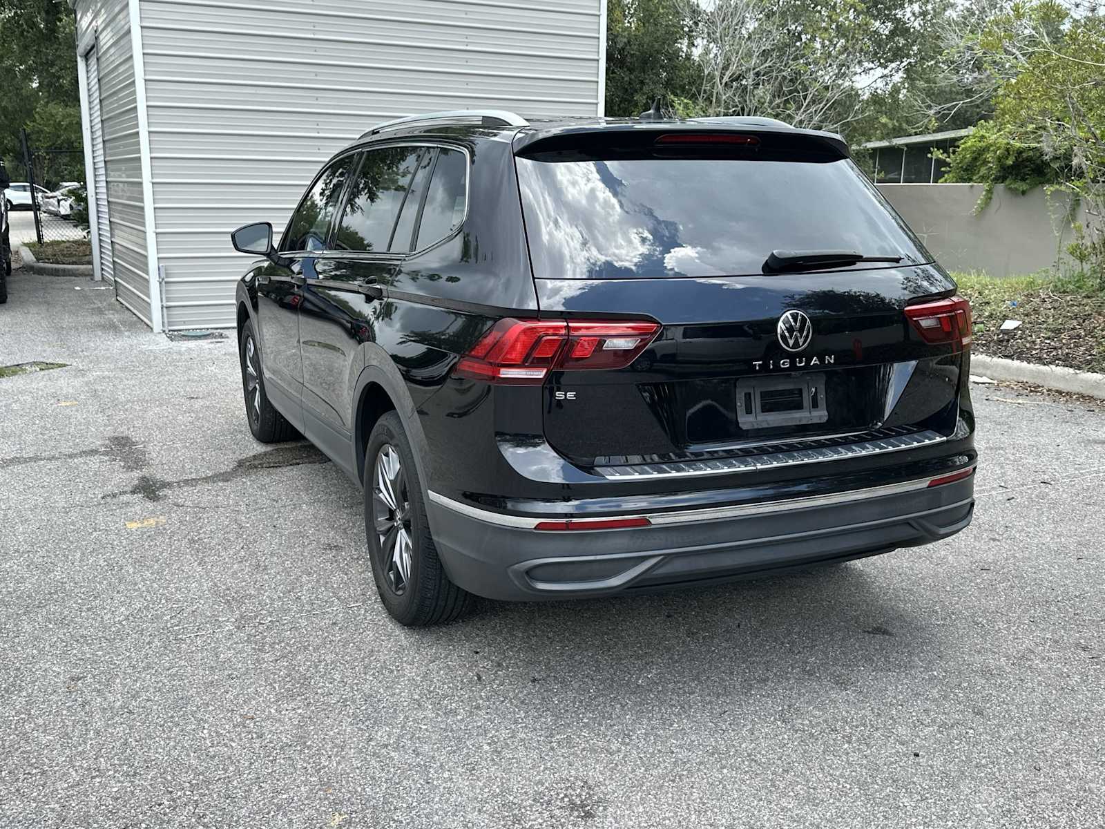 Thumbnail: 2023 Volkswagen Tiguan - 4