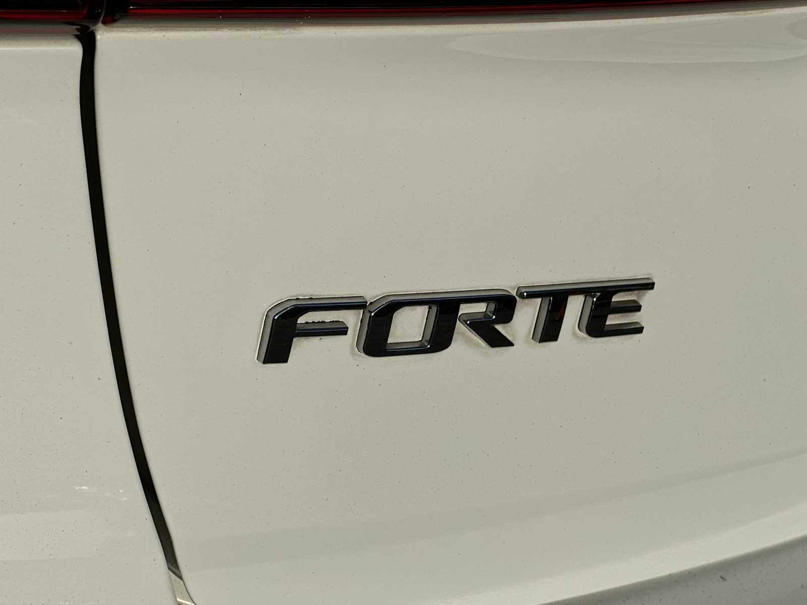 Thumbnail: 2018 Kia Forte - 11